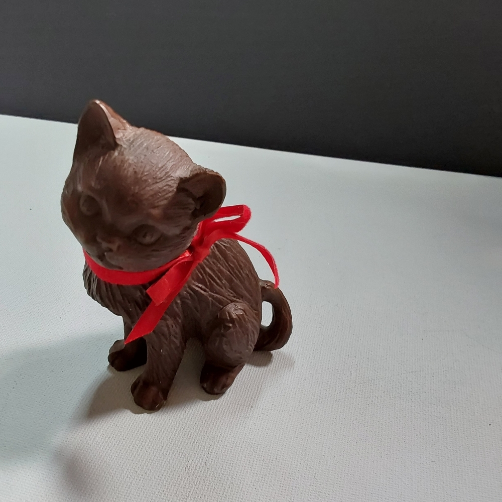 Red Mill Handcrafted Resin Pecan Shell Kitten/ Cat Figurine Marked